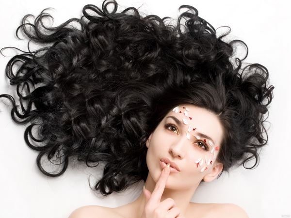 Стрижка та фарбування волосся за місячним календарем на листопад 2015