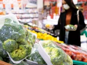 Вчені з’ясували, скільки пластику щорічно з’їдає людина, що купує їжу в упаковці