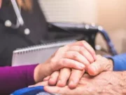 Темп ходьби та сила хвату можуть вказувати на ризик розвитку деменції