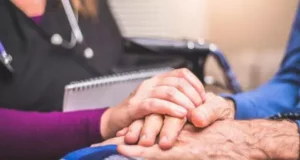 Темп ходьби та сила хвату можуть вказувати на ризик розвитку деменції