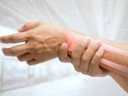 Остеопороз у жінок в період менопаузи: чому він виникає?