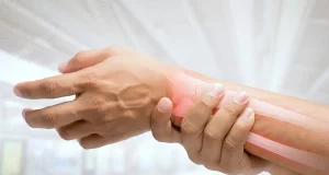 Остеопороз у жінок в період менопаузи: чому він виникає?