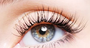 Чому випадають вії: п’ять причин