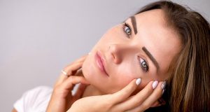 Які б’юті-засоби варто виключити з догляду за жирною шкірою