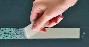 Як відмити скотч від скла