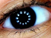 Як правильно носити кольорові лінзи