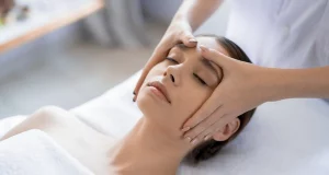 Три ефективні масажі обличчя для збереження молодості