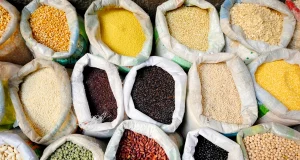 Як позбутися від комашок в крупах