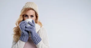 Замерзли? Це може бути більше, ніж просто погода: Зв’язок між холодними руками та дефіцитом заліза