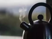 Народні прикмети: чому не можна дарувати чайник та інші прикмети