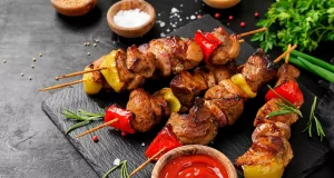 Як правильно вживати шашлик?