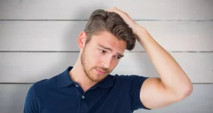 Догляд за жирною шкірою голови у чоловіків: поради експертів