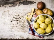 Хрустка картопля з часниковою пастою – простий і смачний рецепт