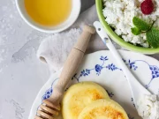 Як правильно обрати сир для сирників: секрети ідеальної консистенції