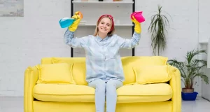 Як очистити м’який диван без хімчистки та агресивних засобів: незвичайний лайфхак