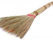 Чудовий побутовий лайфхак: як продовжити життя вінику та ефективно прибирати