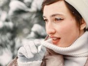 Як доглядати за волоссям у найхолодніший місяць зими