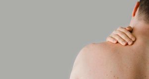 Причини появи прищів на спині та способи боротьби з ними