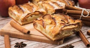 Ароматний пиріг із кориці, який заповнить дім теплом