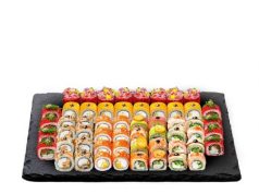 Доставка суши в Киеве: когда японская кухня приходит домой быстрее, чем высохнет васаби