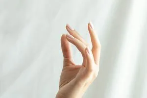 Три елегантні форми нігтів, які візуально подовжують пальці Три елегантні форми нігтів, які візуально подовжують пальці
