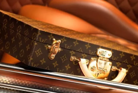 Gucci чи Louis Vuitton: який бренд люксової моди обрати Gucci чи Louis Vuitton: який бренд люксової моди обрати